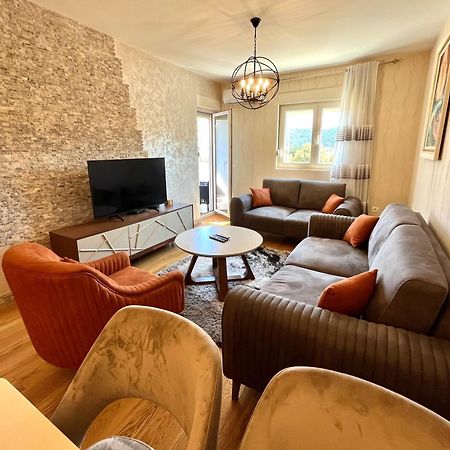 Albatros Apartments بار المظهر الخارجي الصورة