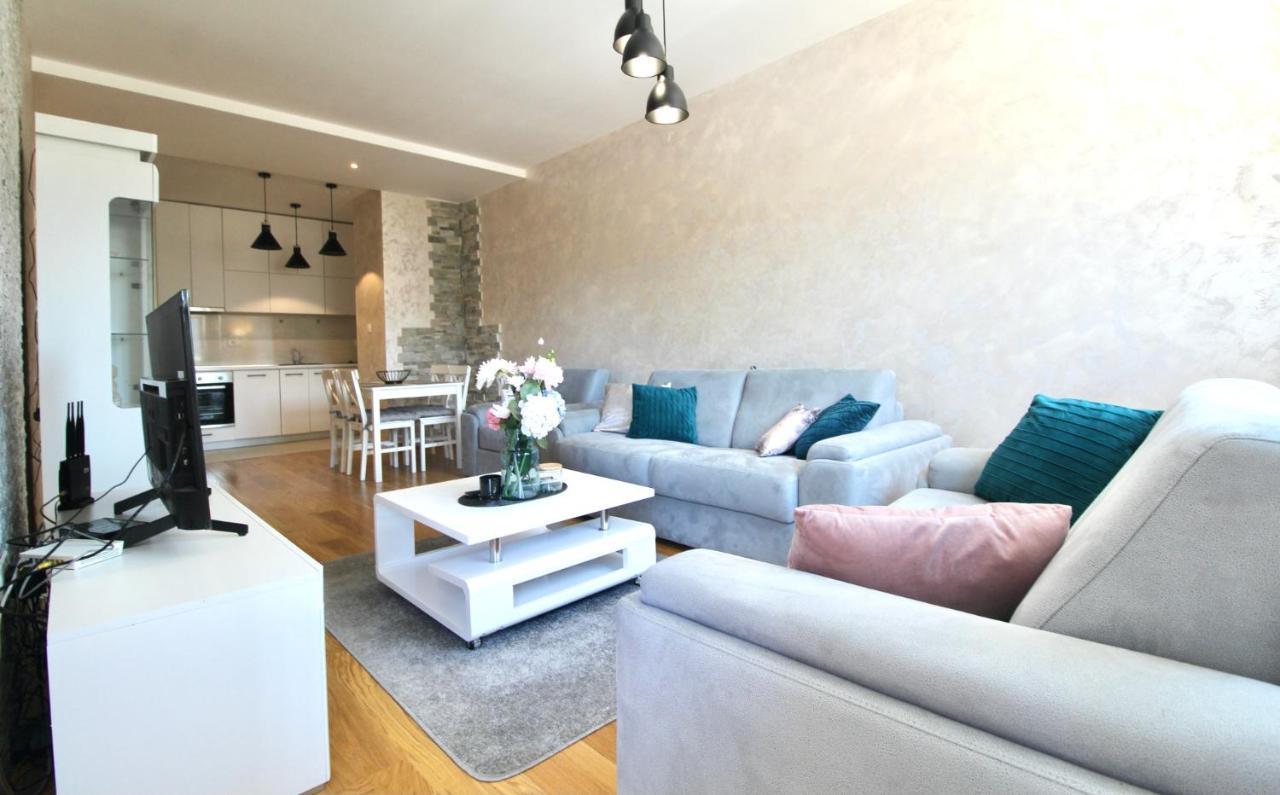 Albatros Apartments بار المظهر الخارجي الصورة