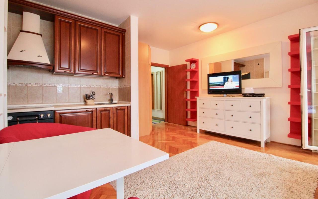 Albatros Apartments بار المظهر الخارجي الصورة